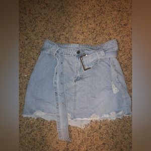 Size large belted denim mini skirt